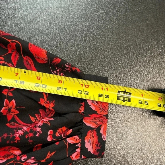 Carmen Marc Valvo Women’s Blouse Medium Floral Red Black Lace Keyhole Romantic - Picture 10 of 16